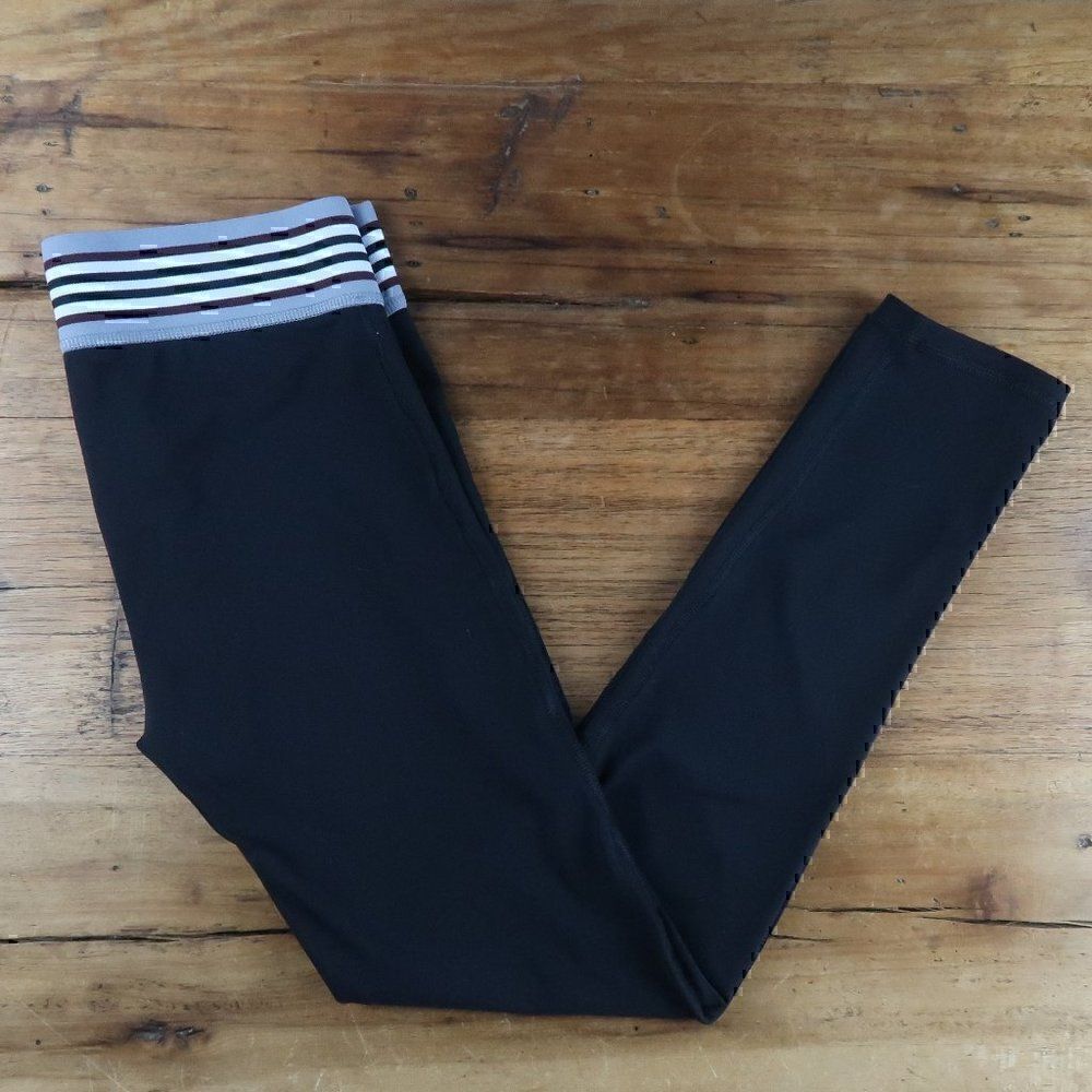 AERO BLACK LEGGINGS WITH WIDE ELASTIC STRIPED WAISTBAND SIZE MEDIUM